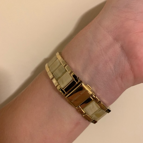 Michael Kors Watch - Picture 2 of 4